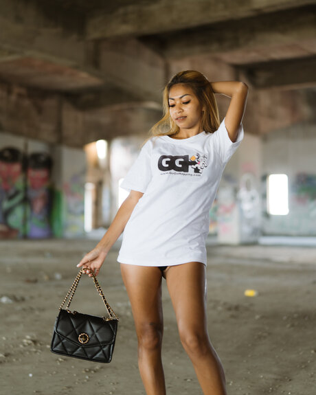 Benzasia naked actress pictures