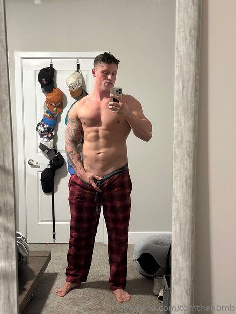 Tomtheb0mb star nude image