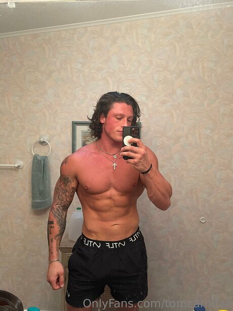 Tomtheb0mb model pornographic photo