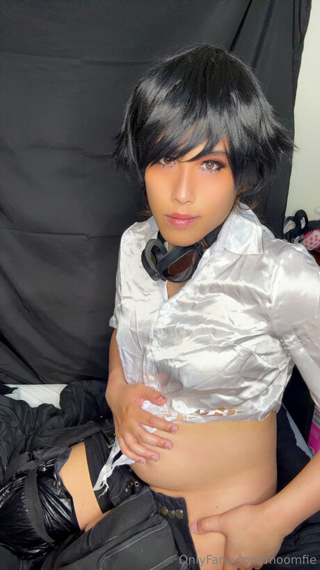 Moomfie model art galleries