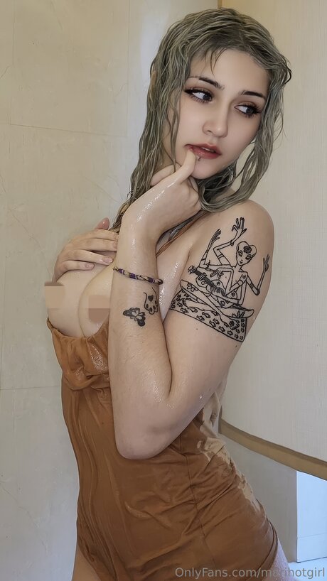 Marihotgirl model art pic