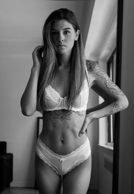 Selena Sstanguay exclusive model image