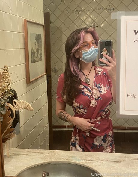 Lucyskyes nice model pic