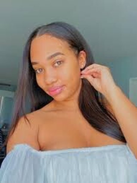 christinaxnic hot pornstar picture