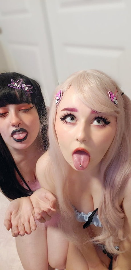 Peachie Sweetie pretty model image