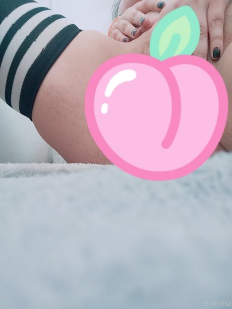 Eminitta top star photo