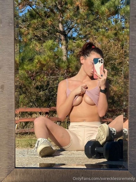 xxrecklessremedy model naked picture