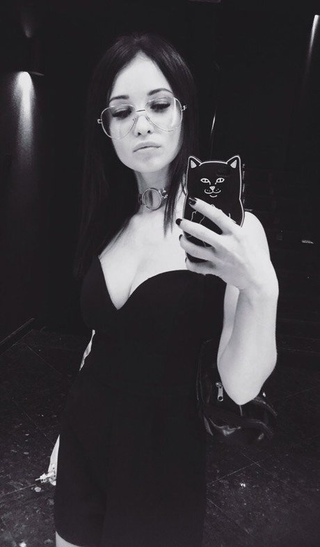 Ganja Babe star nude image