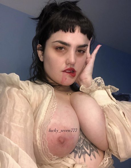lucky seven777 erotic pornstar pic