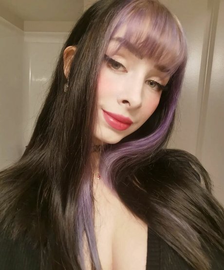 Mizzy Cyn star hot image