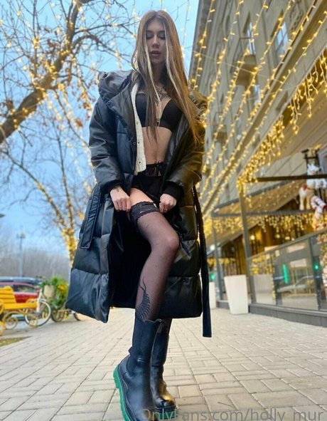 Holly Mur adult model pic