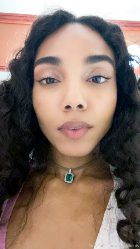 Sweet Lulu TV star naked pic