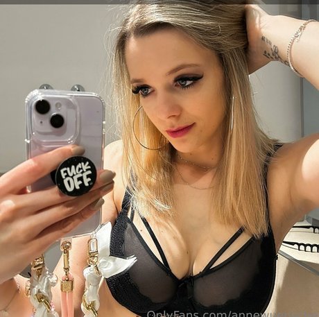 hairy teen pussy onlyfans free naked image