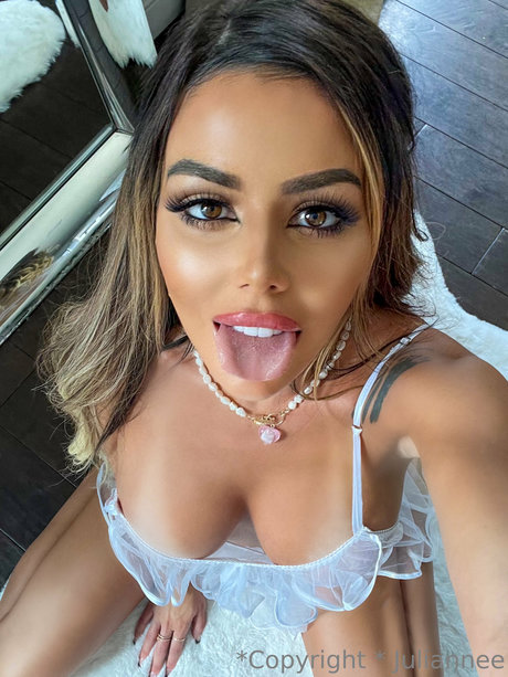 _Juliannee naked model gallery