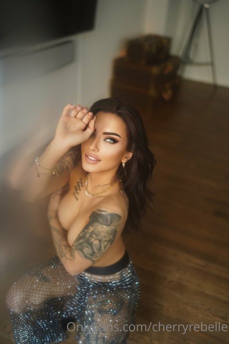 hooters onlyfans free naked picture