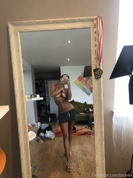 Tori Vikk model erotic photo