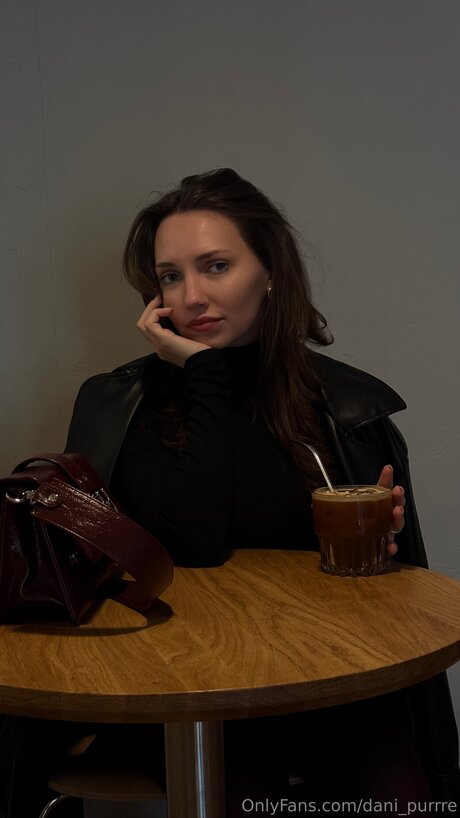 Dani Purrre sexy model photo