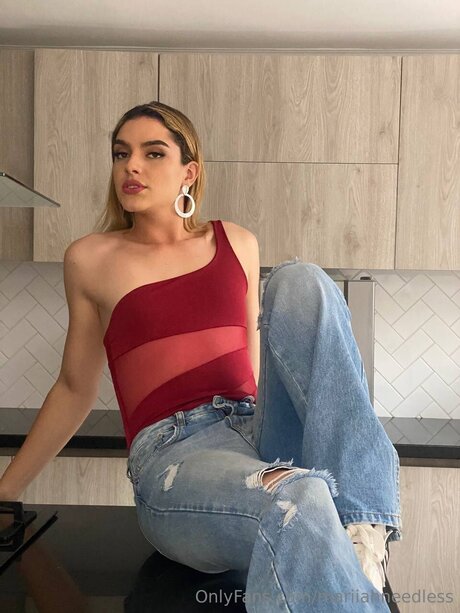 Mariiahneedless xxx pornstar picture