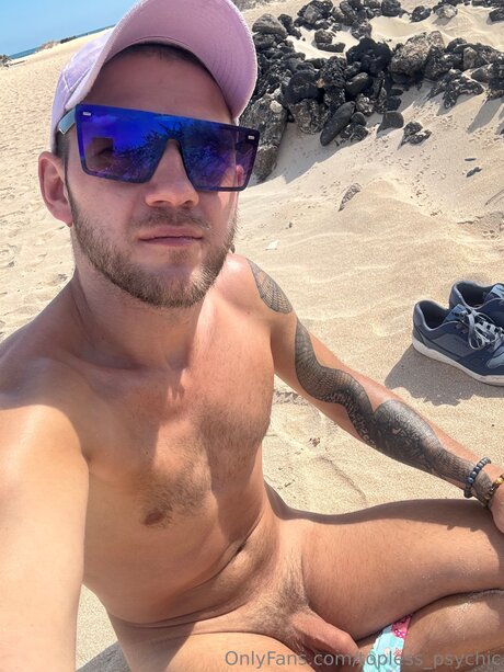 Topless Psychic nudes star picture