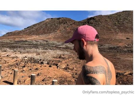 Topless Psychic top actress photo