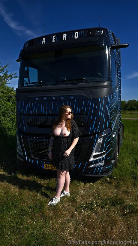 Seducingmila pornstar sex images