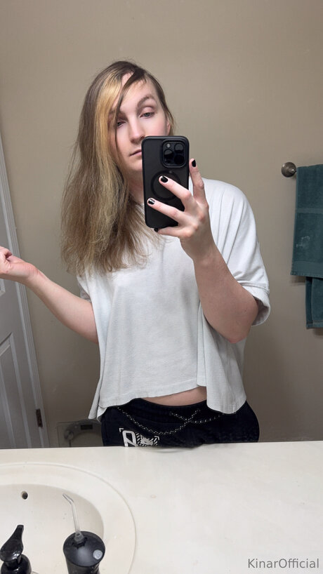 Kinarofficial hot model photo