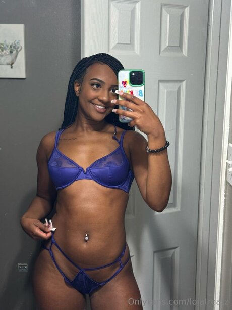 Lolatreatz best model photo