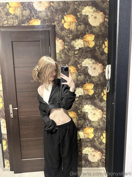 Ebonyshani sex model photos