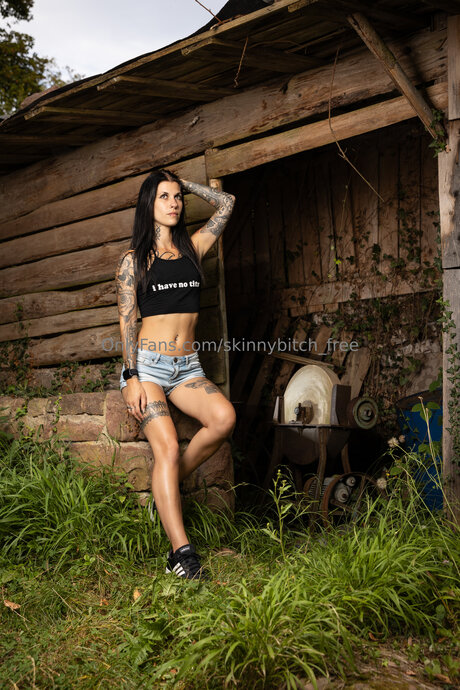 Skinnybitch Free beautiful actress image