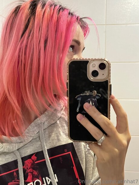 Catinhat7 model adult picture