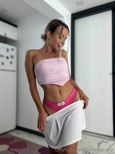 Mollystar Vip model naked pic