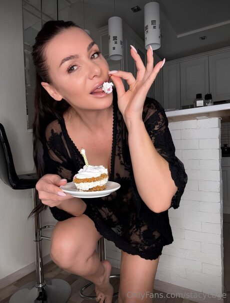 Stacycage model best pic