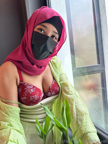 Yourgfaliyah adult model picture