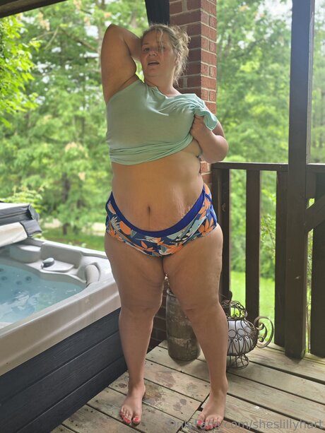 Sheslillyhart model porn photo