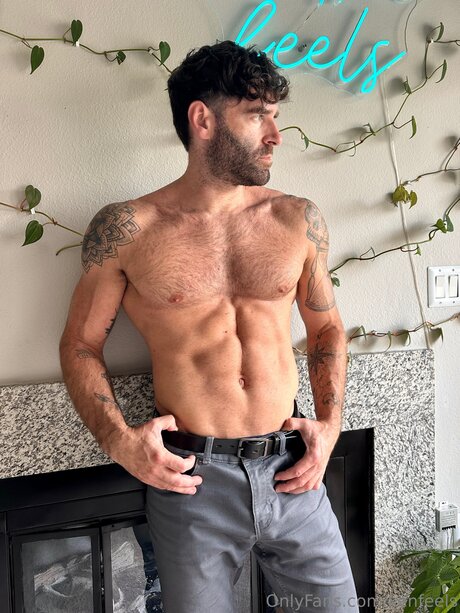 Kenfeels erotic model pic