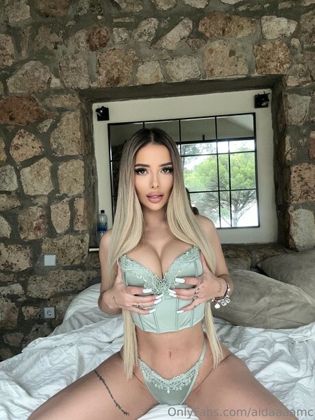 Aidaaaamc pornstar nude images