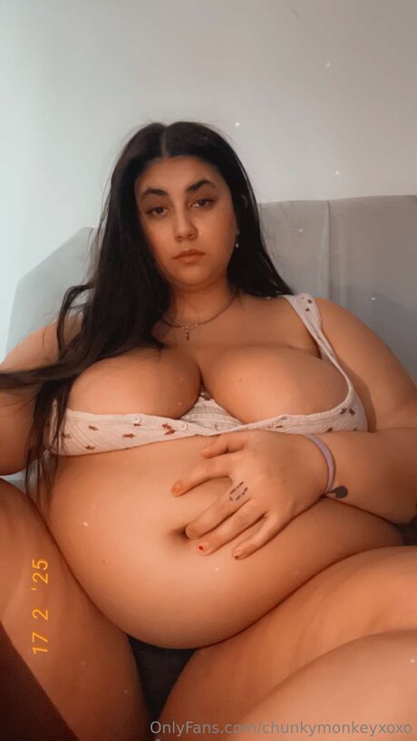 Chunkymonkeyxoxo sexy model img