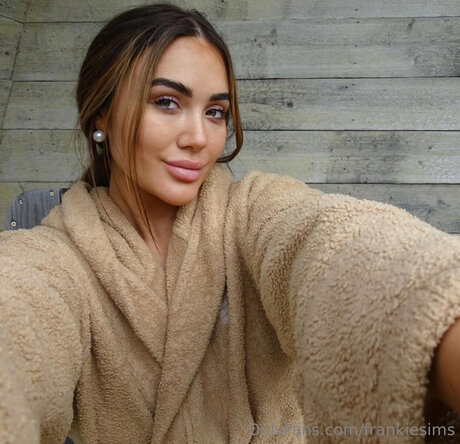 Frankiesims star art img