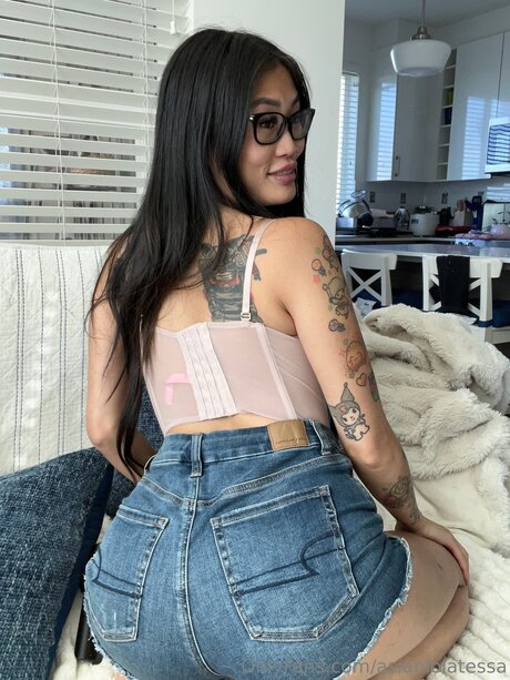 petite asian onlyfans naked picture