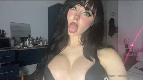 Bunnyyspit xxx model picture