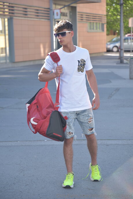 Strangerspickups model nude images