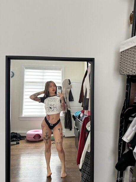 Lenerox model naked img