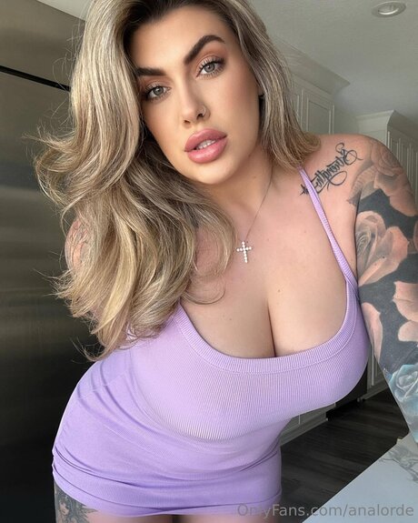 Analorde exclusive model photo