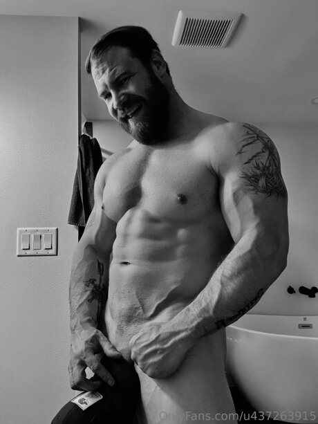 U437263915 model art picture