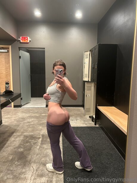 Tinygympawg xxx model pics