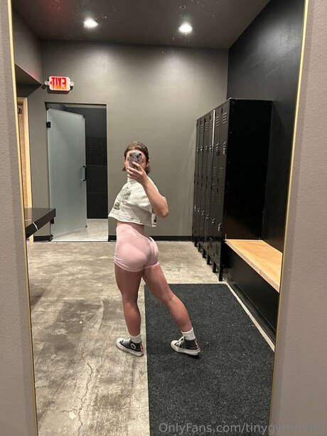 Tinygympawg hd pornstar photo