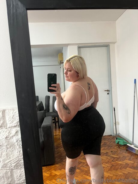 Bustyblondibabby naked model pics
