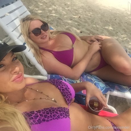 Lexi Sindel pretty pornstar pictures