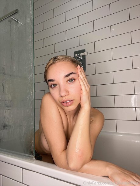 Ella Baig model sex pics