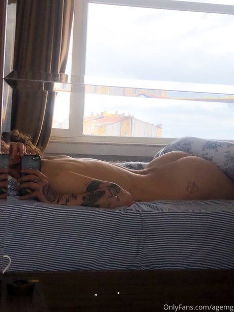 Agemg Ecem erotic star photos